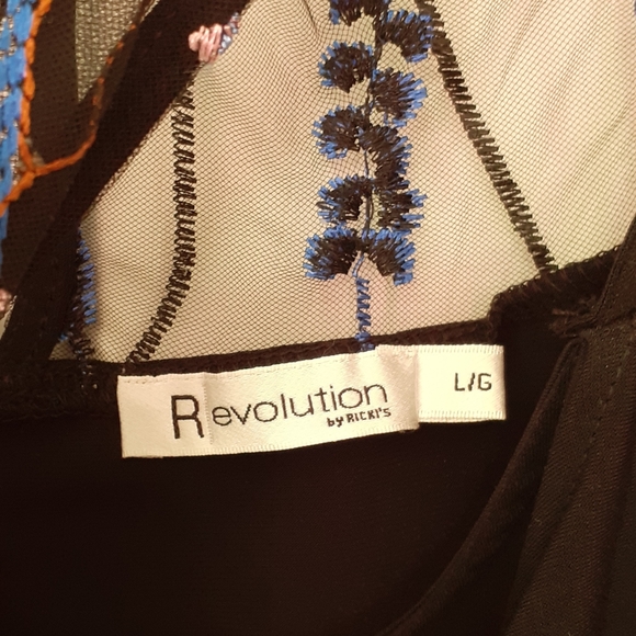 Black, cold shoulder blouse. - Picture 5 of 5